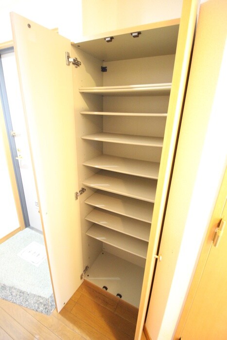 物件内観写真8　(靴箱)