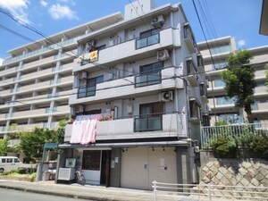 ティラーレ千里丘外観写真