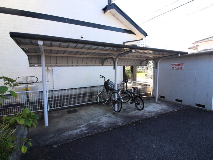 物件外観写真4　(駐輪場)