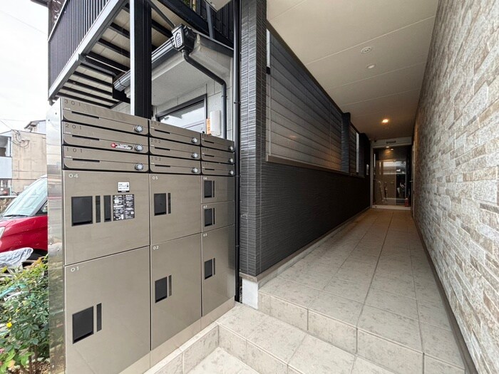 物件外観写真2　(エントランス部分)