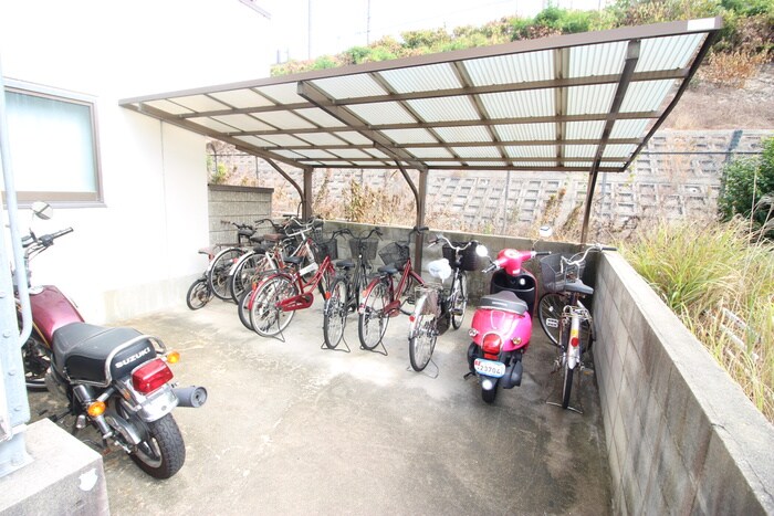 物件外観写真3　(駐輪場)