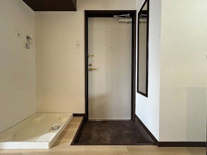 物件内観写真6　(玄関)