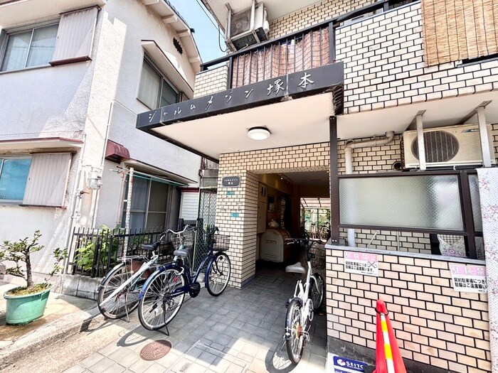 物件外観写真2　(エントランス部分)