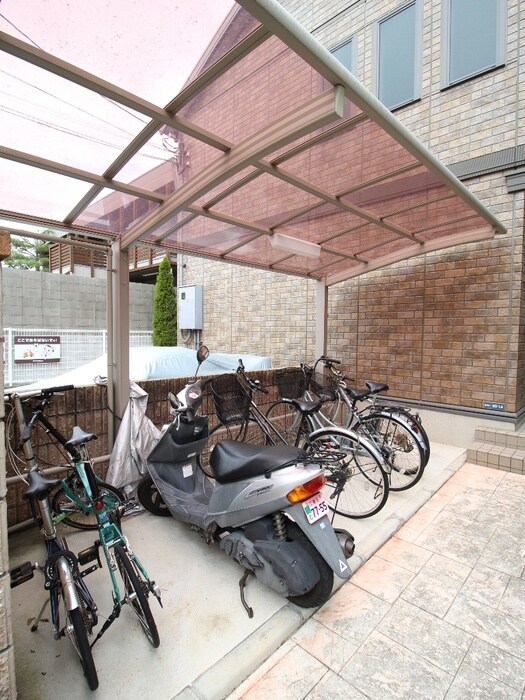 物件外観写真2　(駐輪場)