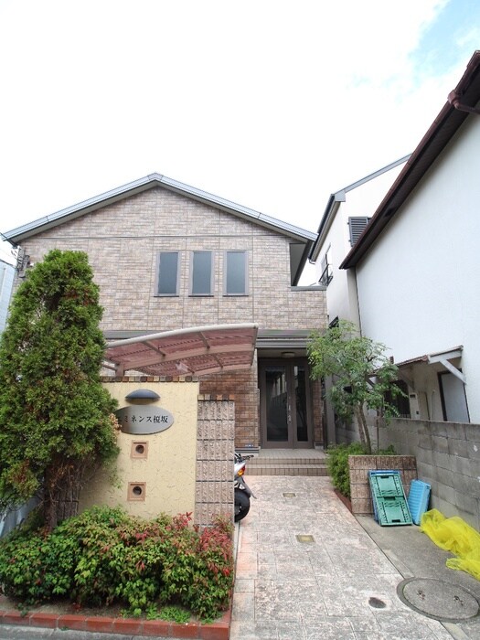 物件外観写真3　(エントランス部分)