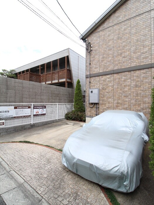 物件外観写真6　(駐車場)