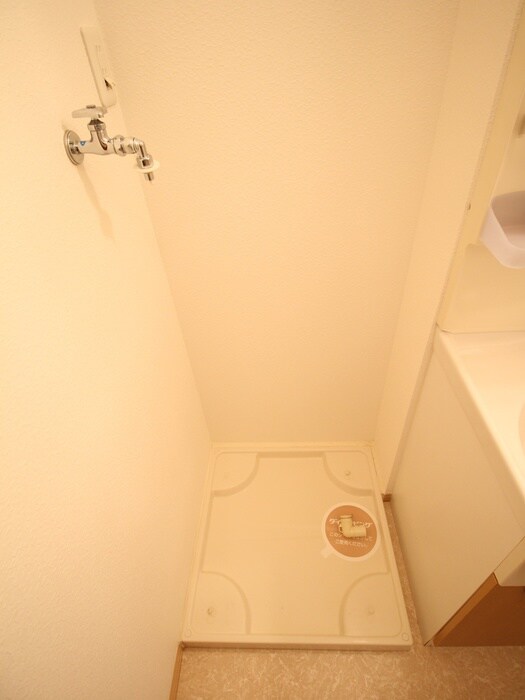 物件内観写真10　(洗濯機置場)