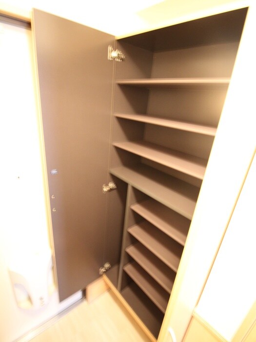 物件内観写真18　(靴箱)