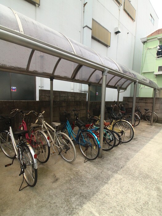 物件外観写真3　(駐輪場)