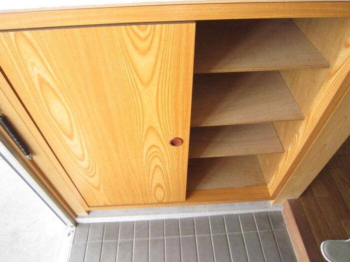 物件内観写真2　(靴箱)