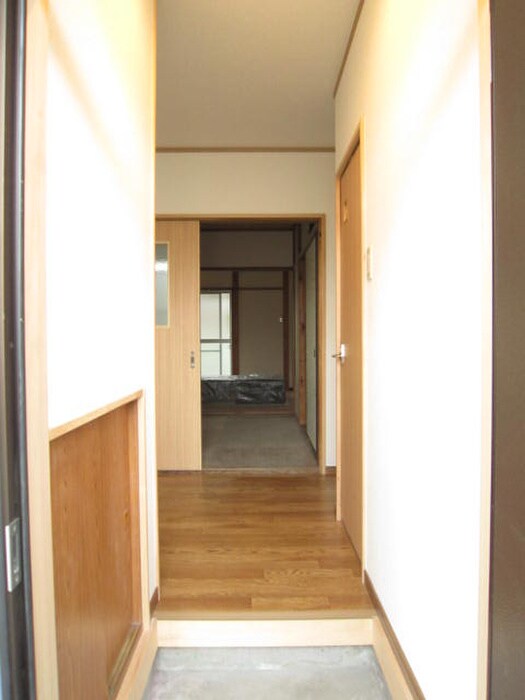 物件内観写真4　(玄関)