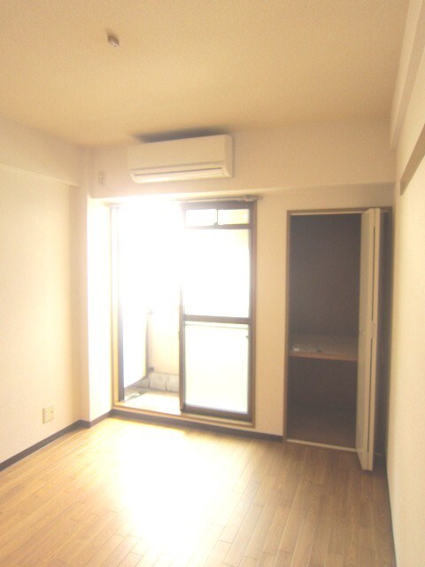 物件内観写真4　(居室)