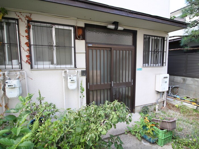 物件外観写真4　(エントランス部分)