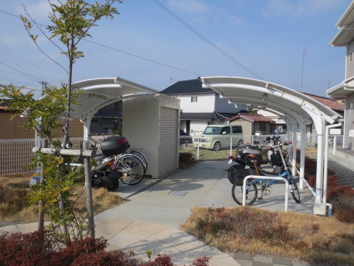 物件外観写真3　(駐輪場)