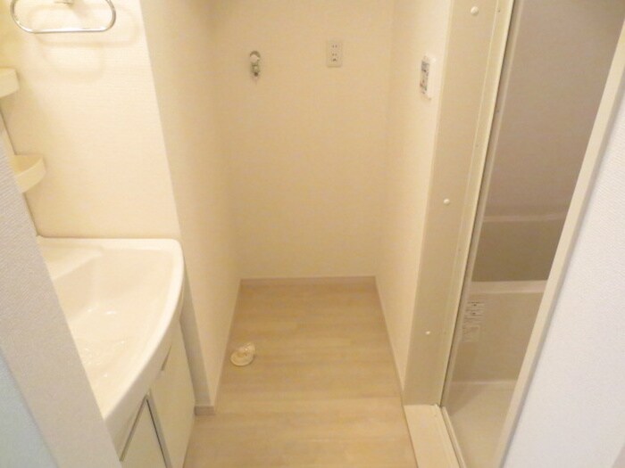 物件内観写真13　(洗濯機置場)