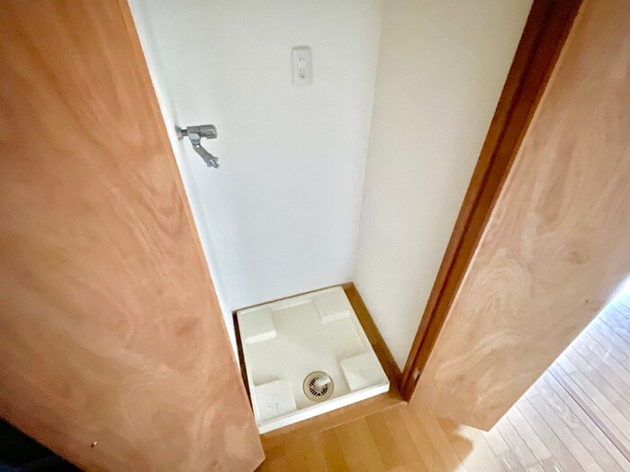 物件内観写真17　(洗濯機置場)