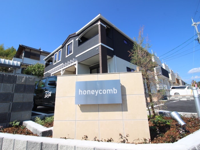 ＨＯＮＥＹ　ＣＯＭＢの物件外観写真