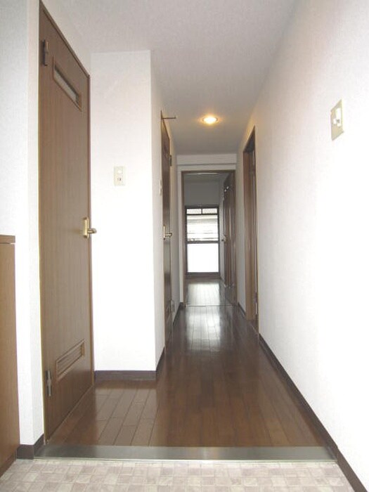 物件内観写真16　(玄関)