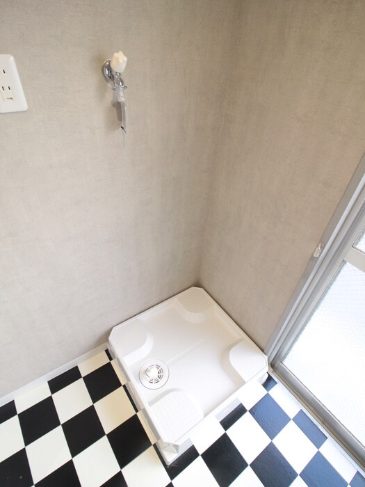 物件内観写真12　(洗濯機置場)