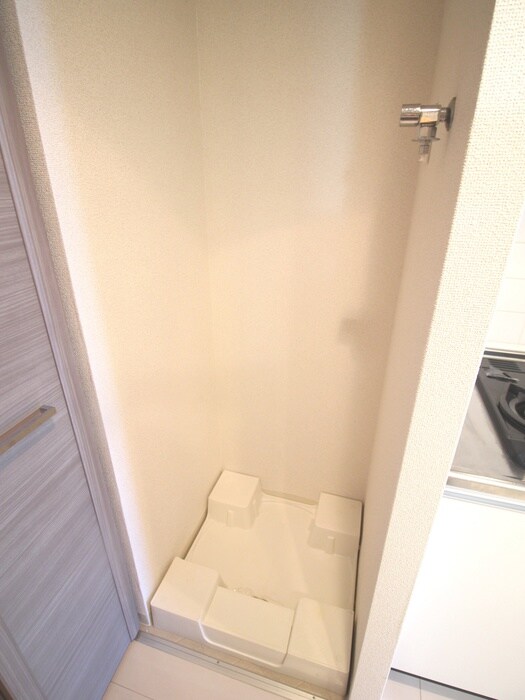 物件内観写真10　(洗濯機置場)