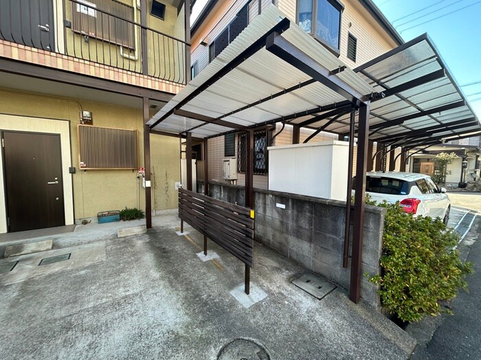 物件外観写真4　(駐輪場)