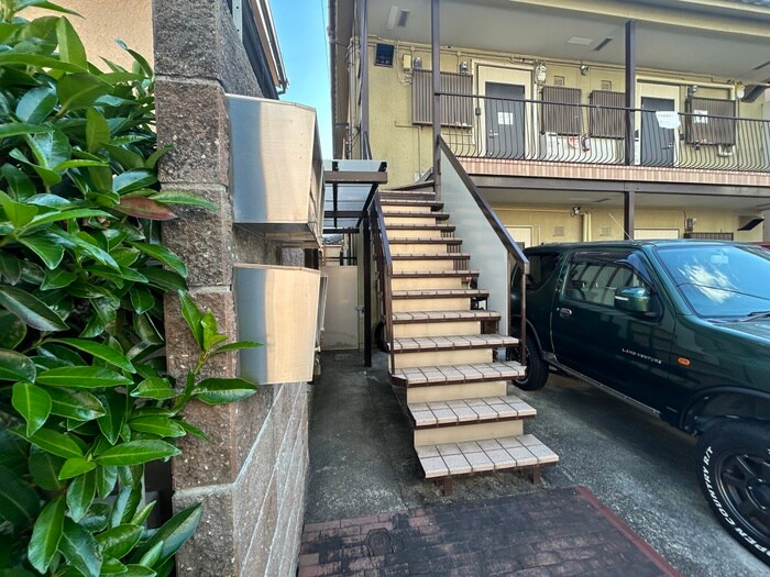 物件外観写真6　(エントランス部分)