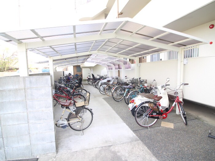 物件外観写真5　(駐輪場)