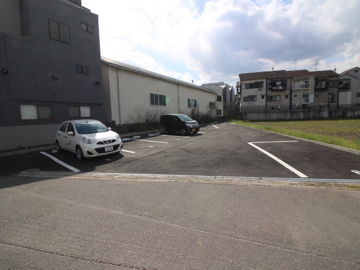 物件外観写真6　(駐車場)