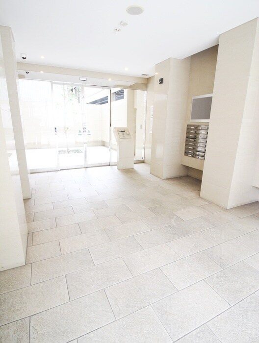 物件外観写真4　(エントランス部分)