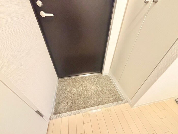物件内観写真13　(玄関)