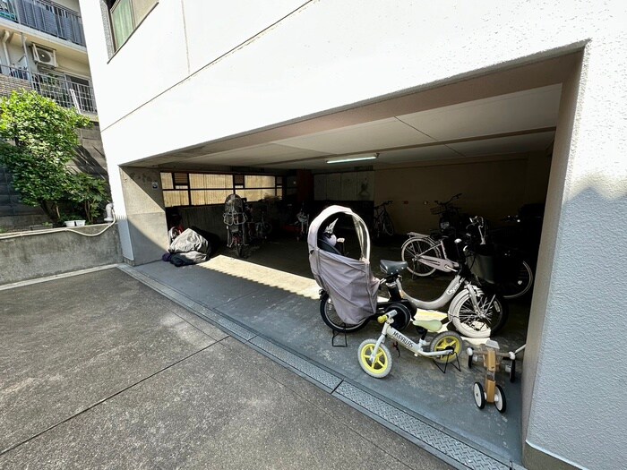 物件外観写真6　(駐輪場)