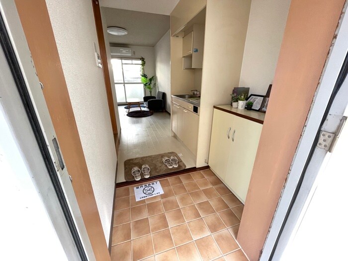 物件内観写真6　(玄関)