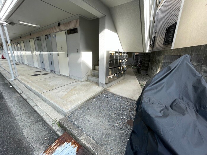 物件外観写真4　(エントランス部分)