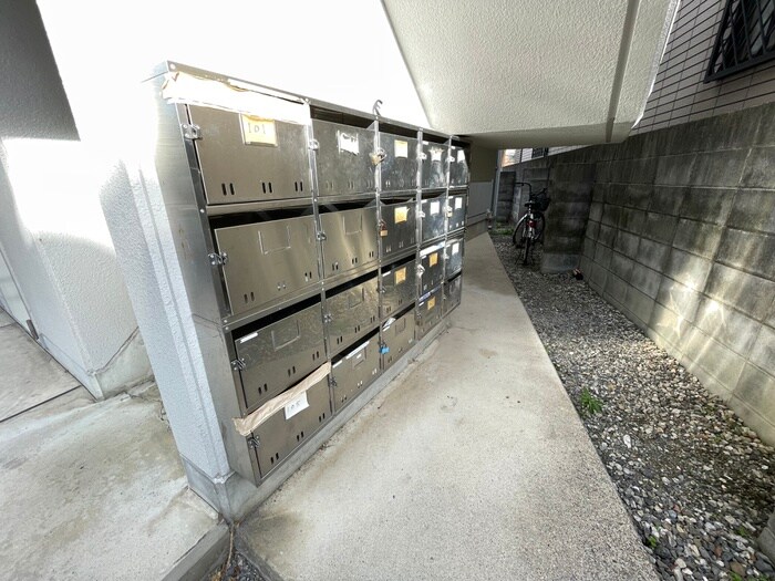 物件外観写真5　(エントランス部分)