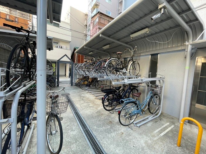 物件外観写真4　(駐輪場)