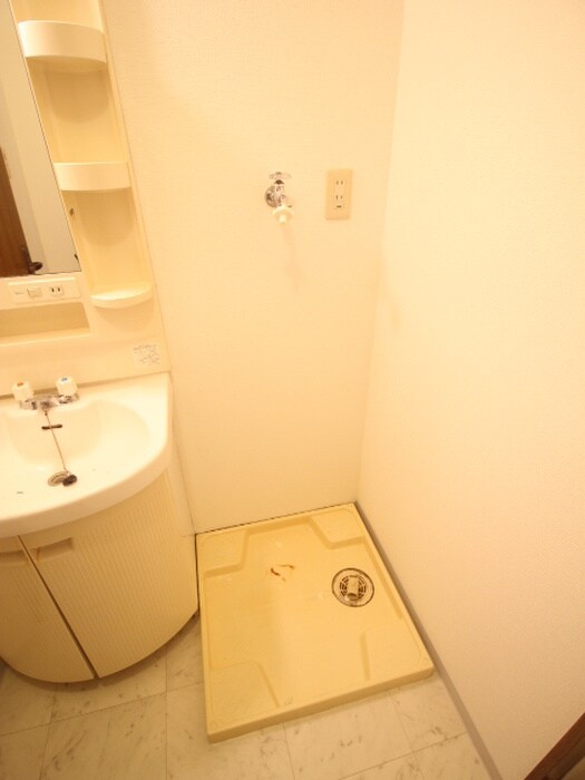 物件内観写真11　(洗濯機置場)