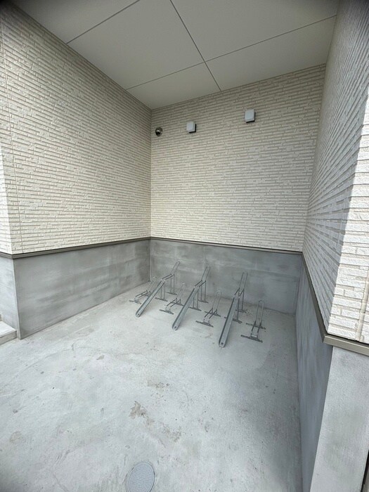 物件外観写真4　(駐輪場)