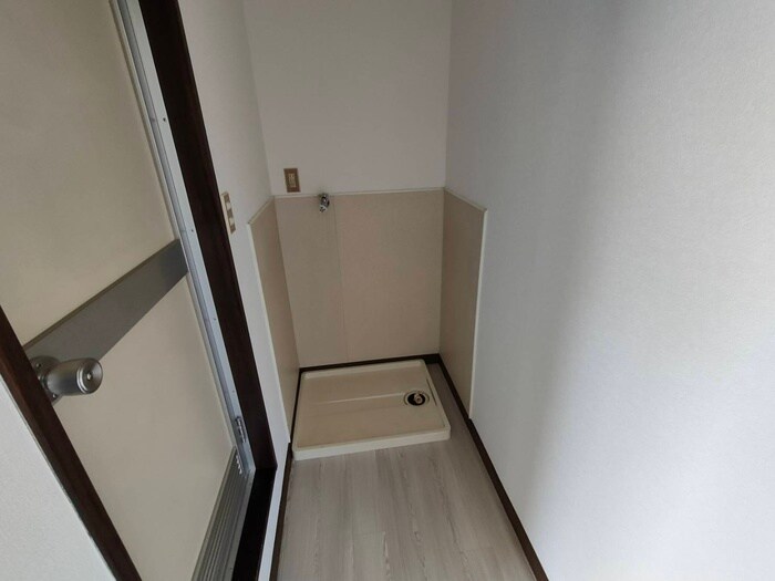 物件内観写真13　(洗濯機置場)