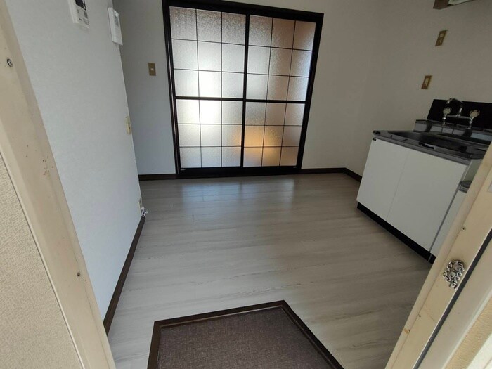 物件内観写真16　(玄関)