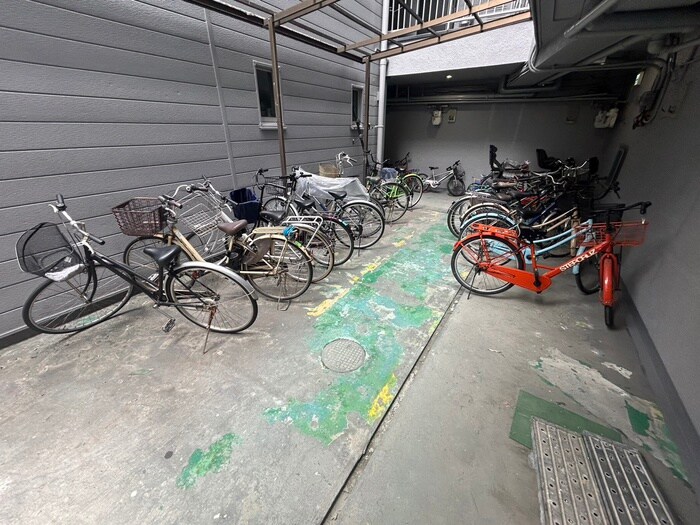 物件外観写真4　(駐輪場)