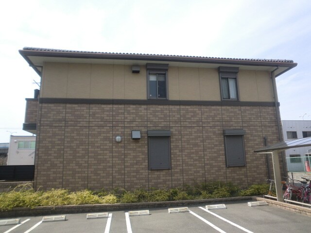 物件外観写真3　(駐車場)