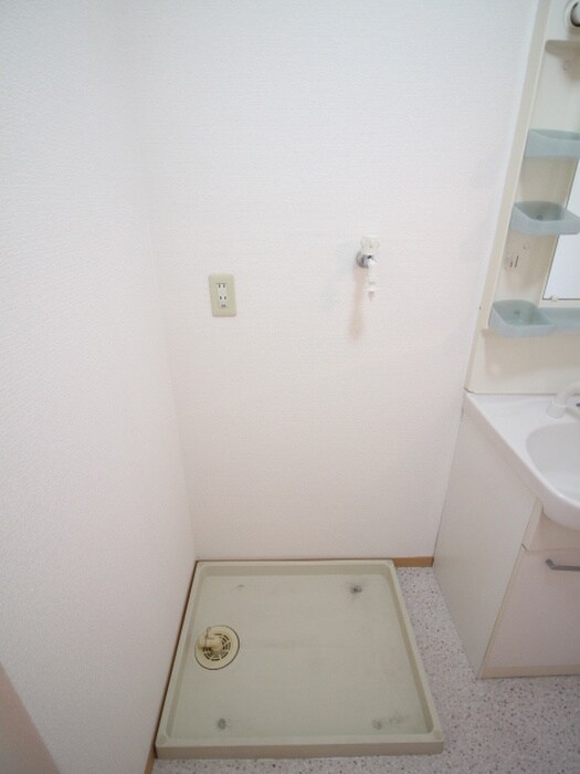 物件内観写真12　(洗濯機置場)