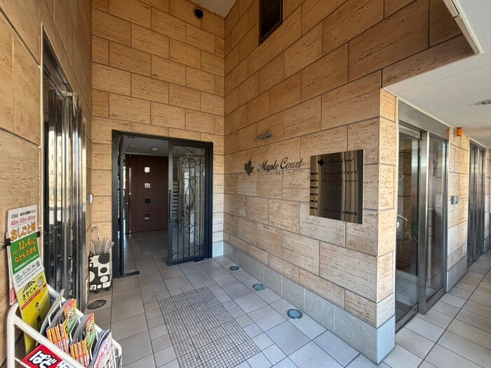 物件外観写真2　(エントランス部分)