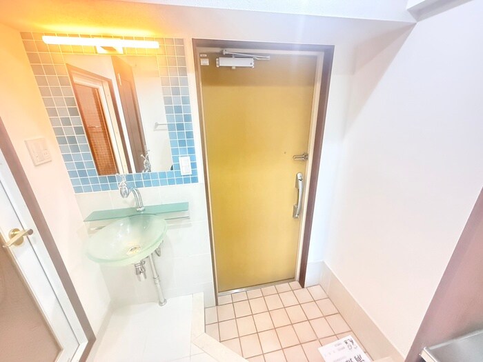 物件内観写真16　(玄関)