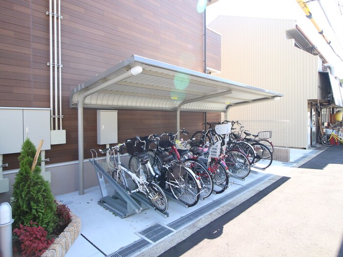 物件外観写真3　(駐輪場)