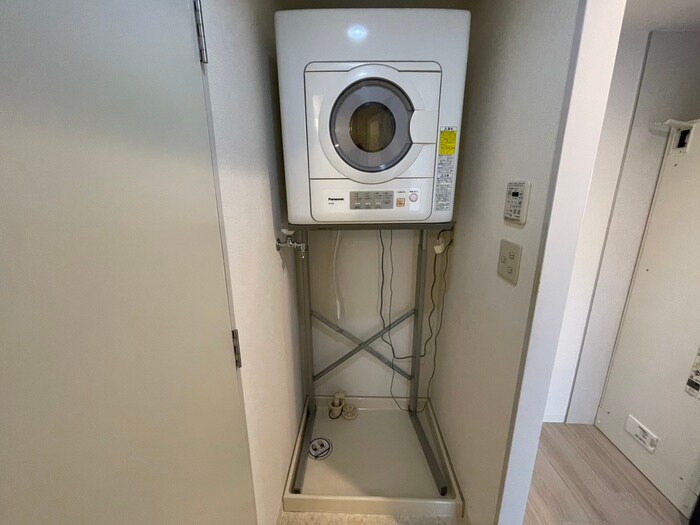 物件内観写真9　(洗濯機置場)