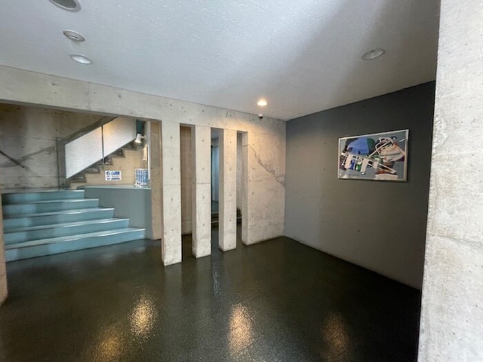 物件外観写真4　(エントランス部分)