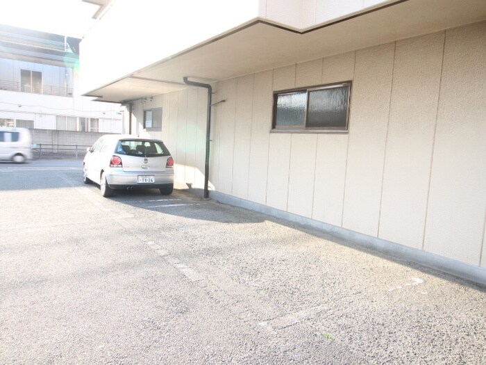 物件外観写真3　(駐車場)