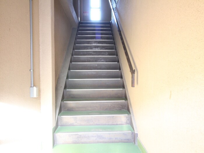 物件外観写真4　(エントランス部分)