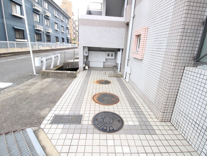 物件外観写真4　(駐車場)